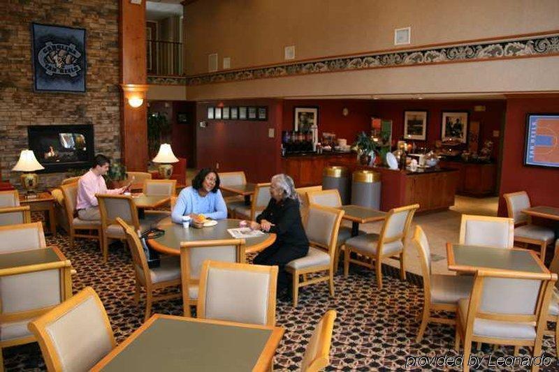 Hampton Inn & Suites Chapel Hill/Durham Restoran fotoğraf