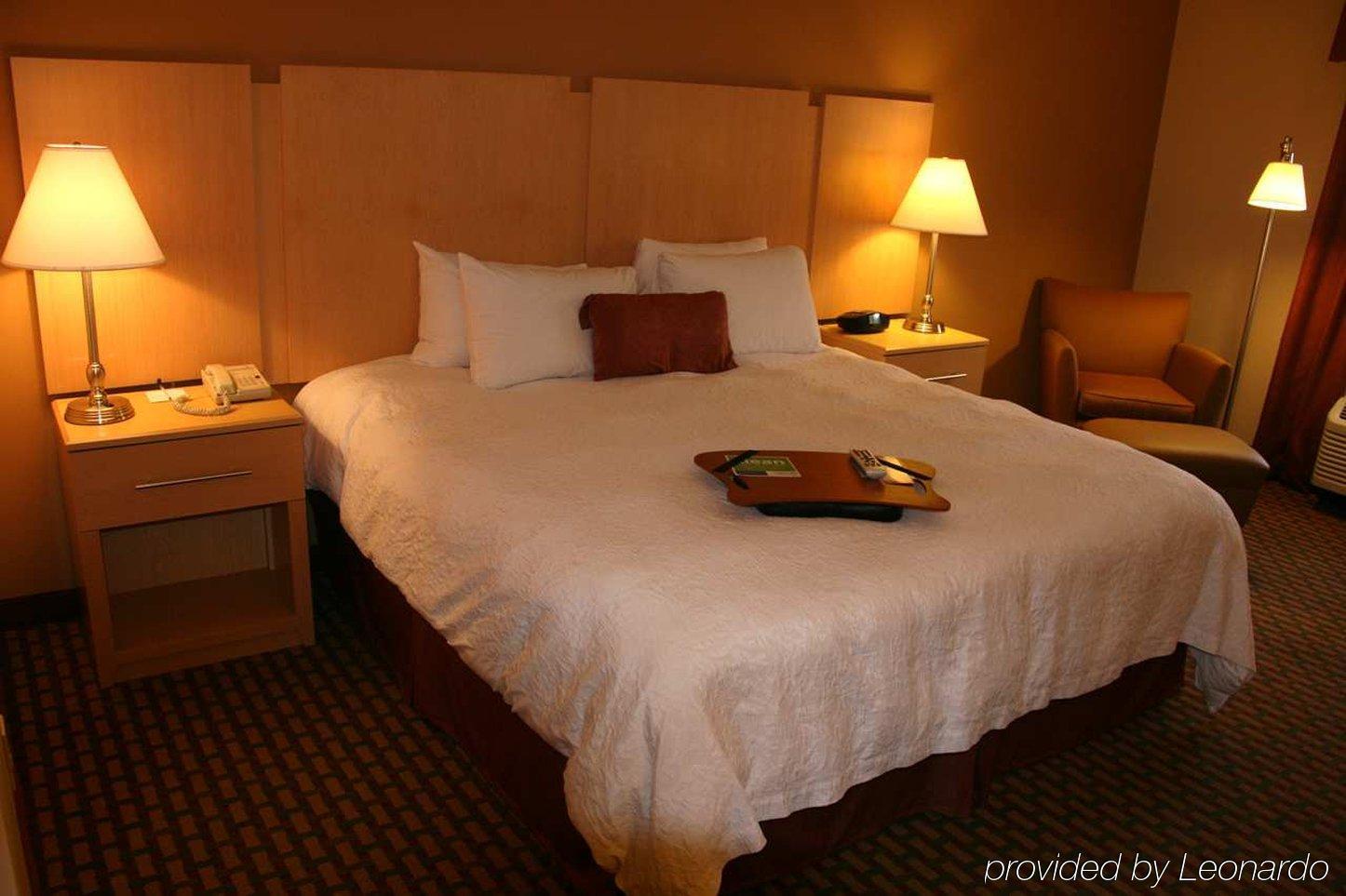 Hampton Inn & Suites Chapel Hill/Durham Oda fotoğraf