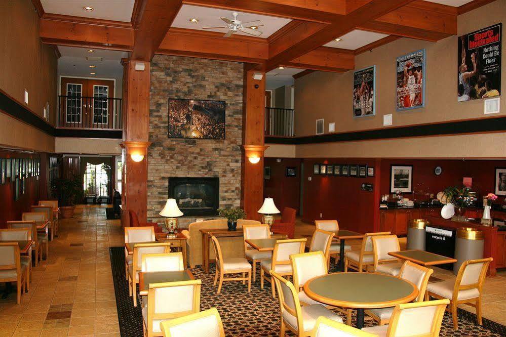 Hampton Inn & Suites Chapel Hill/Durham Restoran fotoğraf
